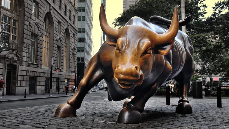 Arturo Di Modica, el escultor de la famosa estatua del toro de Wall Street, muere a los 80 a??os