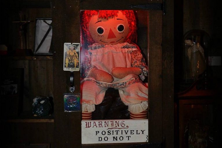 La escalofriante historia que esconde la verdadera mu??eca Annabelle