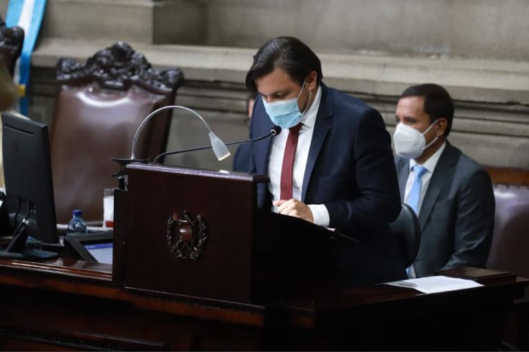 “??Qui??n autoriza esta basura?”, dijo un diputado en el Congreso