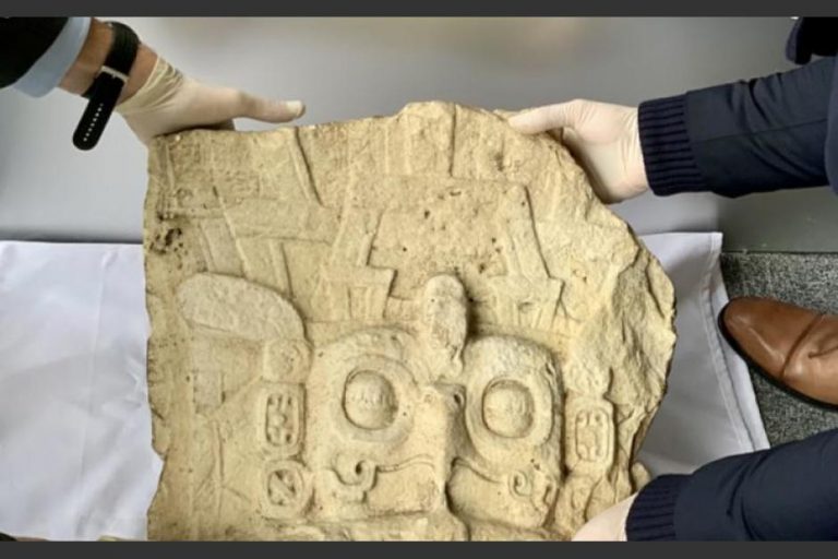 Guatemala recupera pieza arqueol??gica que ser??a subastada en Francia