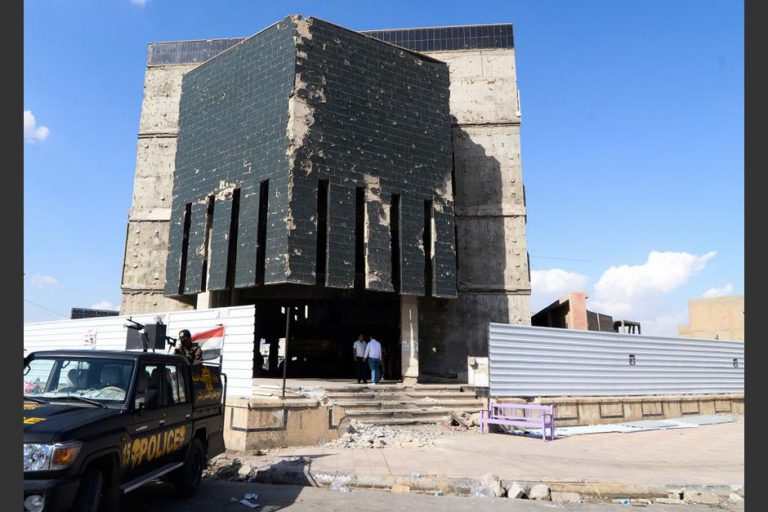 Localizan sacos de billetes bajo escombros del Banco Central de Irak