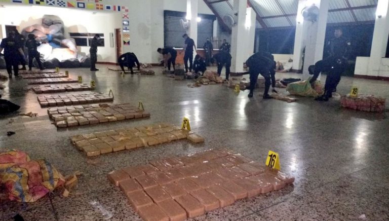 Flotaban en el mar: Localizan 700 paquetes de coca??na en el Pac??fico Guatemalteco e interceptan a 6 guatemaltecos