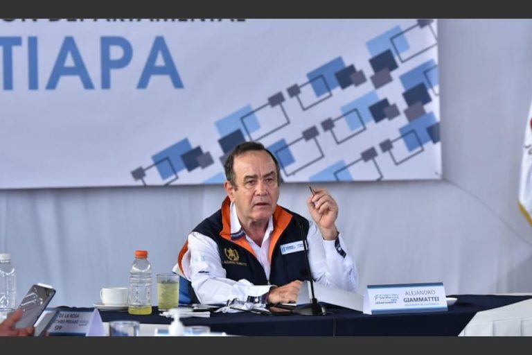 “C??mbiese de empresa”, dice Giammattei por alza en precios del gas