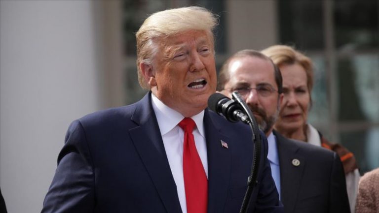 Trump revela que recibi?? refuerzo contra COVID; es abucheado