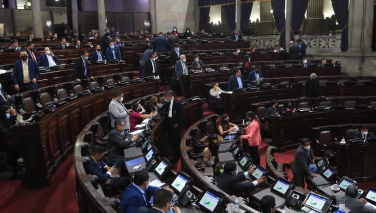Congreso reforma ley que beneficia a los adultos mayores, quienes ahora recibir??n Q100 m??s de aporte mensual