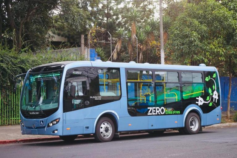 Inician pruebas de buses el??ctricos del Transmetro en la zona 5