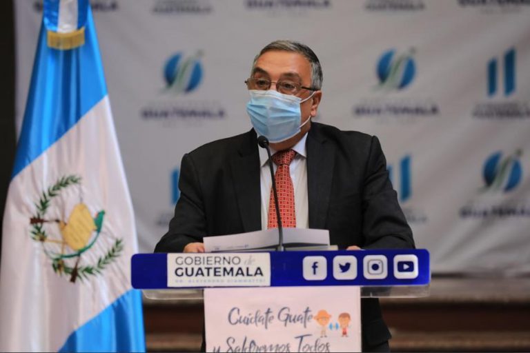 Francisco Coma, ministro de Salud, dio positivo a Covid-19