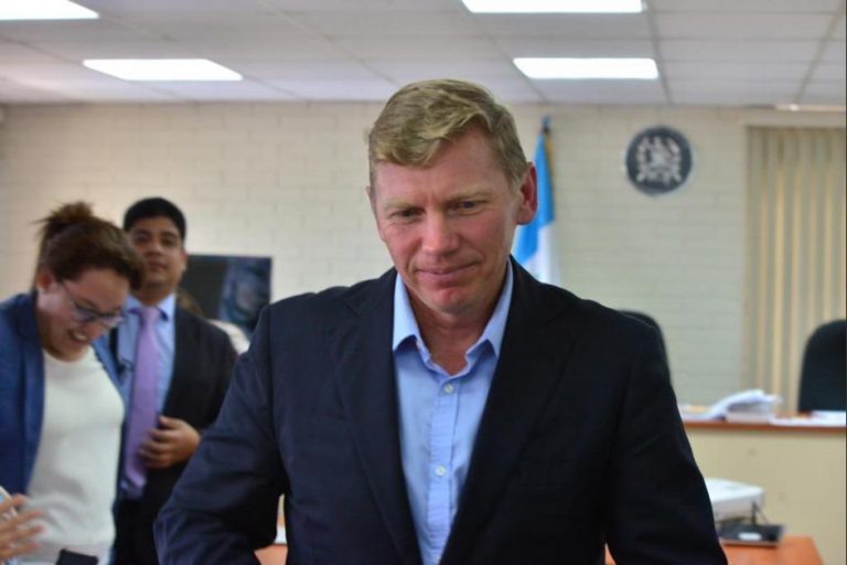 Renuncia el fiscal de la FECI que investig?? a la familia Bitkov