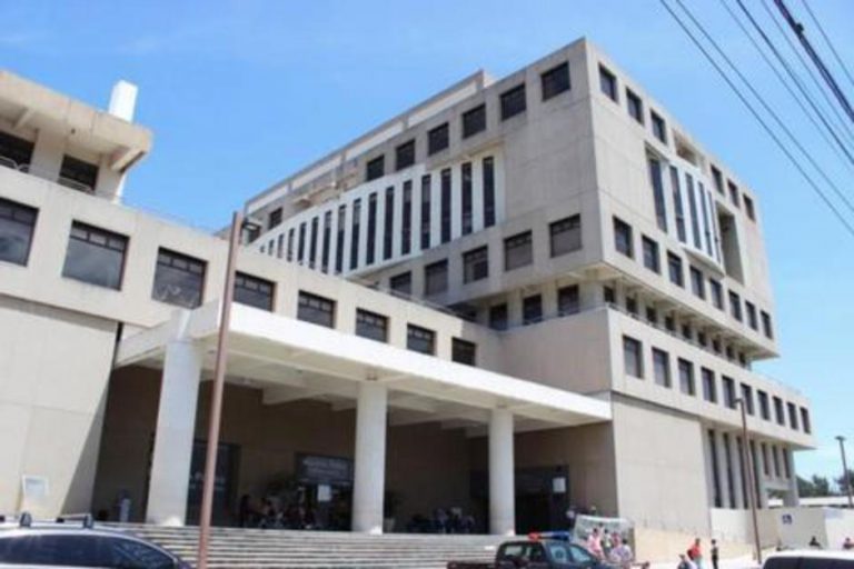 Renuncia fiscal de FECI que investig?? el caso de los Q122 millones