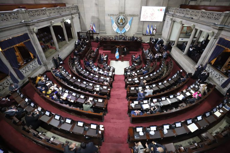 Congreso aprueba ley que penaliza el aborto, regula la educaci??n sexual y rechaza la diversidad de g??nero