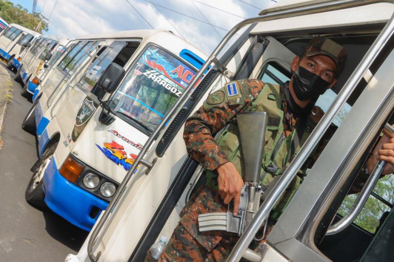 Congreso salvadore??o suspende 2 impuestos a gasolinas y Nayib Bukele confisca buses en los que aumentaron valor del pasaje