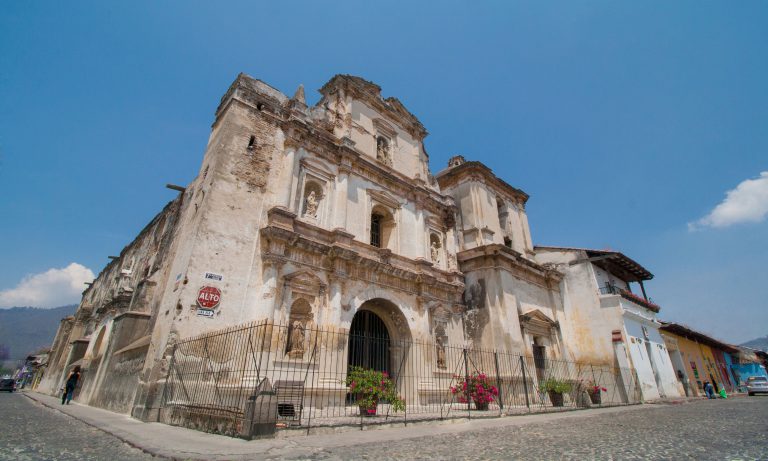 Cimientos de un molino y restos de un altar: Dan a conocer nuevos hallazgos en el Templo de San Agust??n de Antigua Guatemala