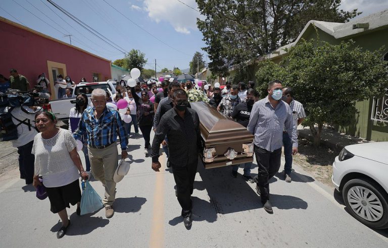 Sepultan a Debanhi Escobar en medio de reclamos de justicia